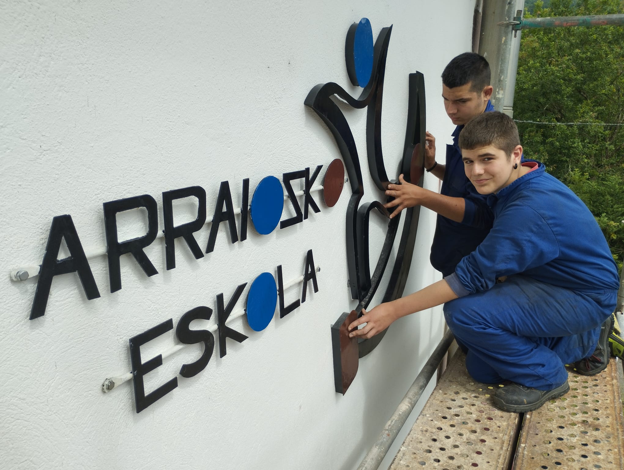 Logo Escuela Arraioz