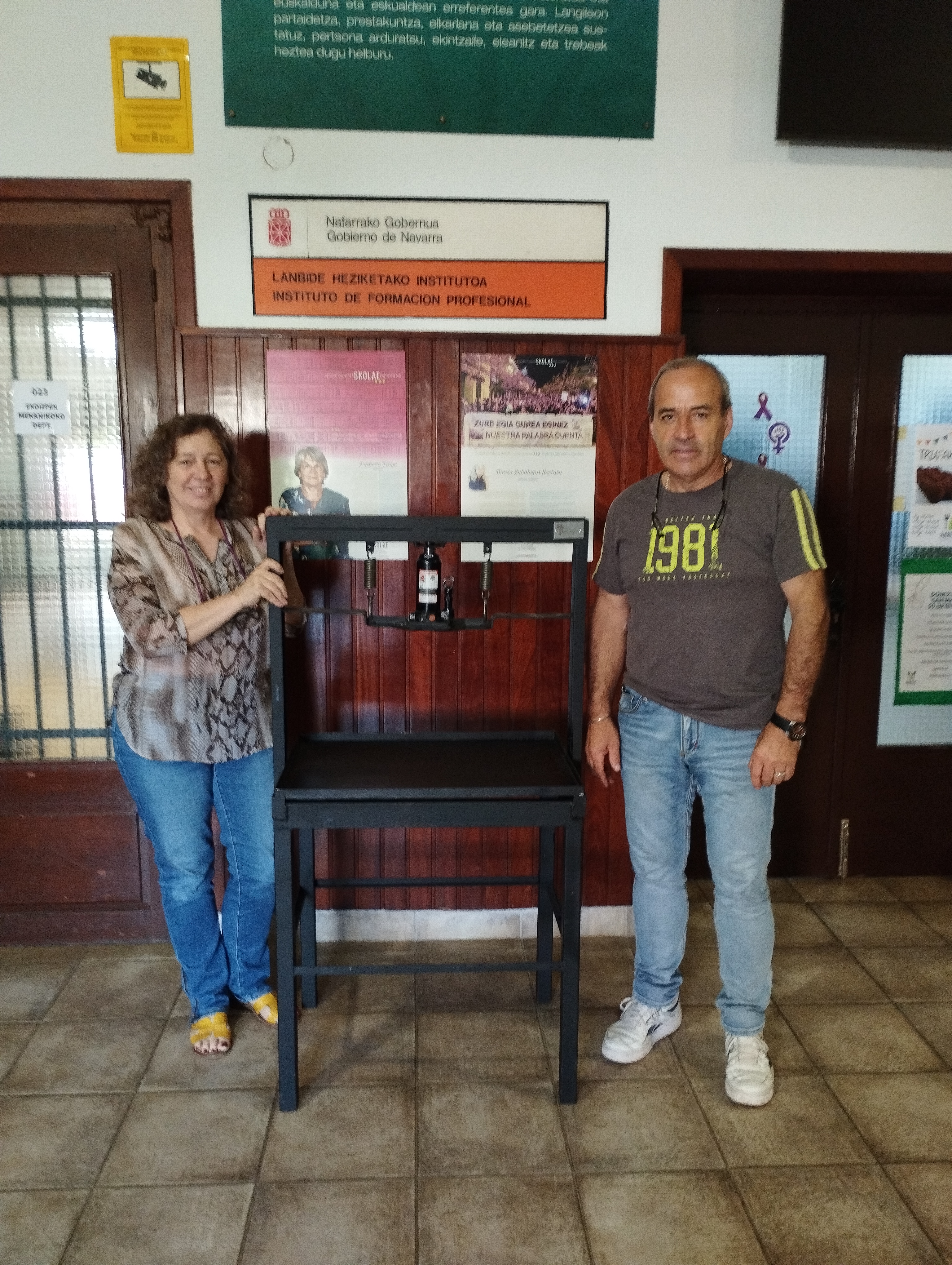 Cooperativa MCZ. Prensa de prensado de papel