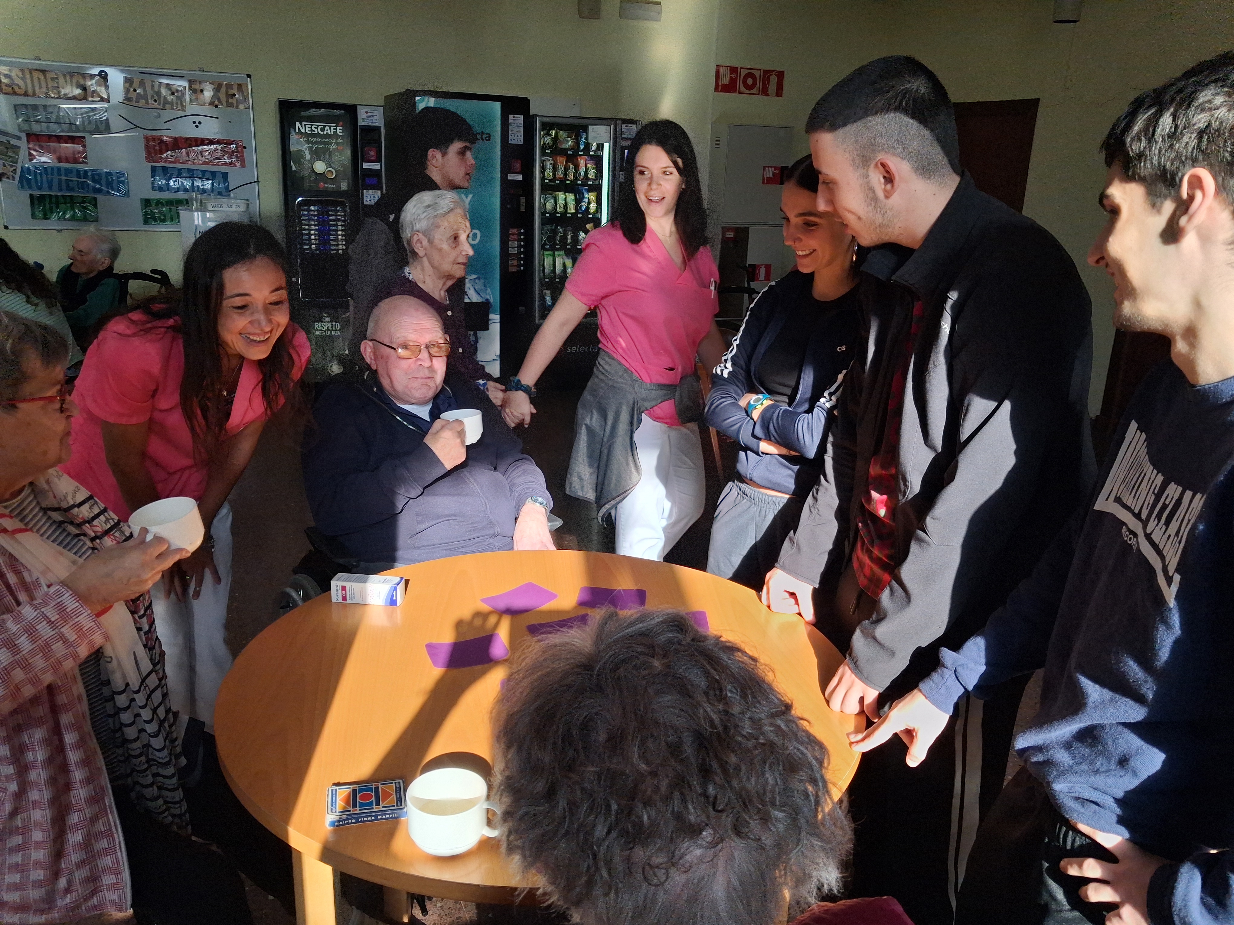 1.mailako Haur Hezkuntza zikloko ikasleak zahar etxean