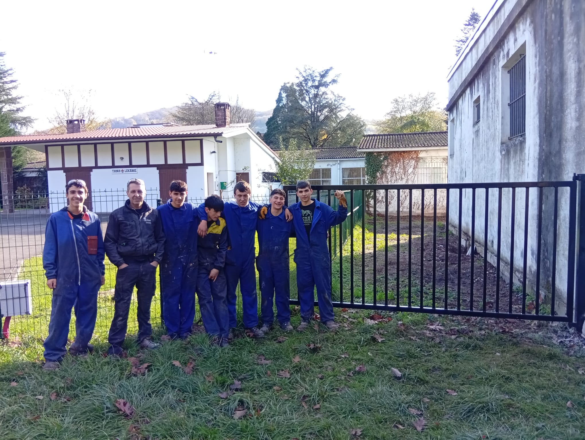 OM 2ko ikasleak Lekarozeko ikastetxean